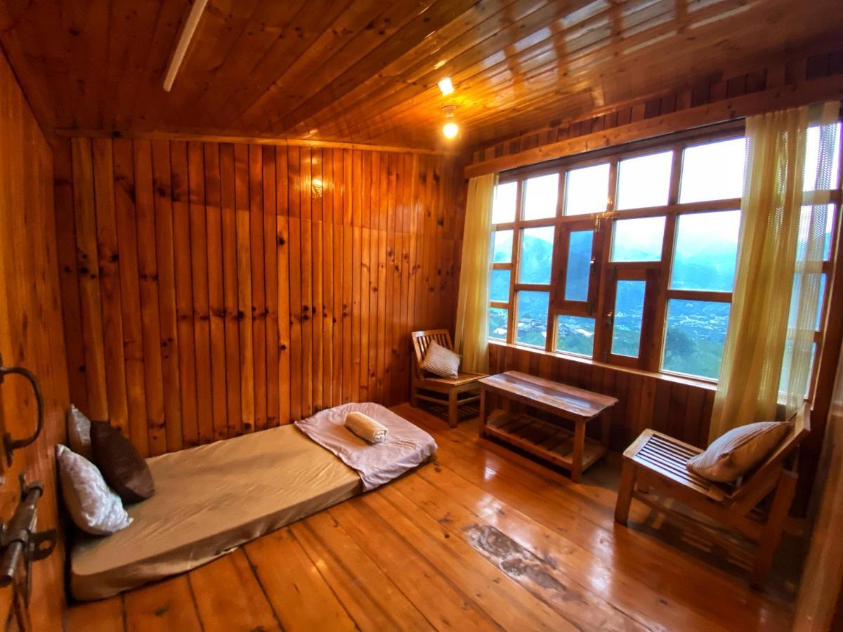 Pine Tower Inn Manāli Exteriör bild