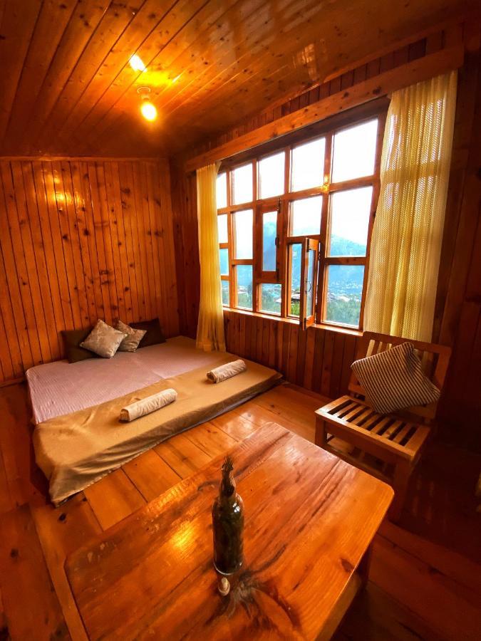 Pine Tower Inn Manāli Exteriör bild
